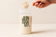 Voeg 2 scoops HUNGR toe. (Meng 3 scoops met 450 ml)
